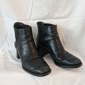 Vintage Cole Haan heeled ankle boots